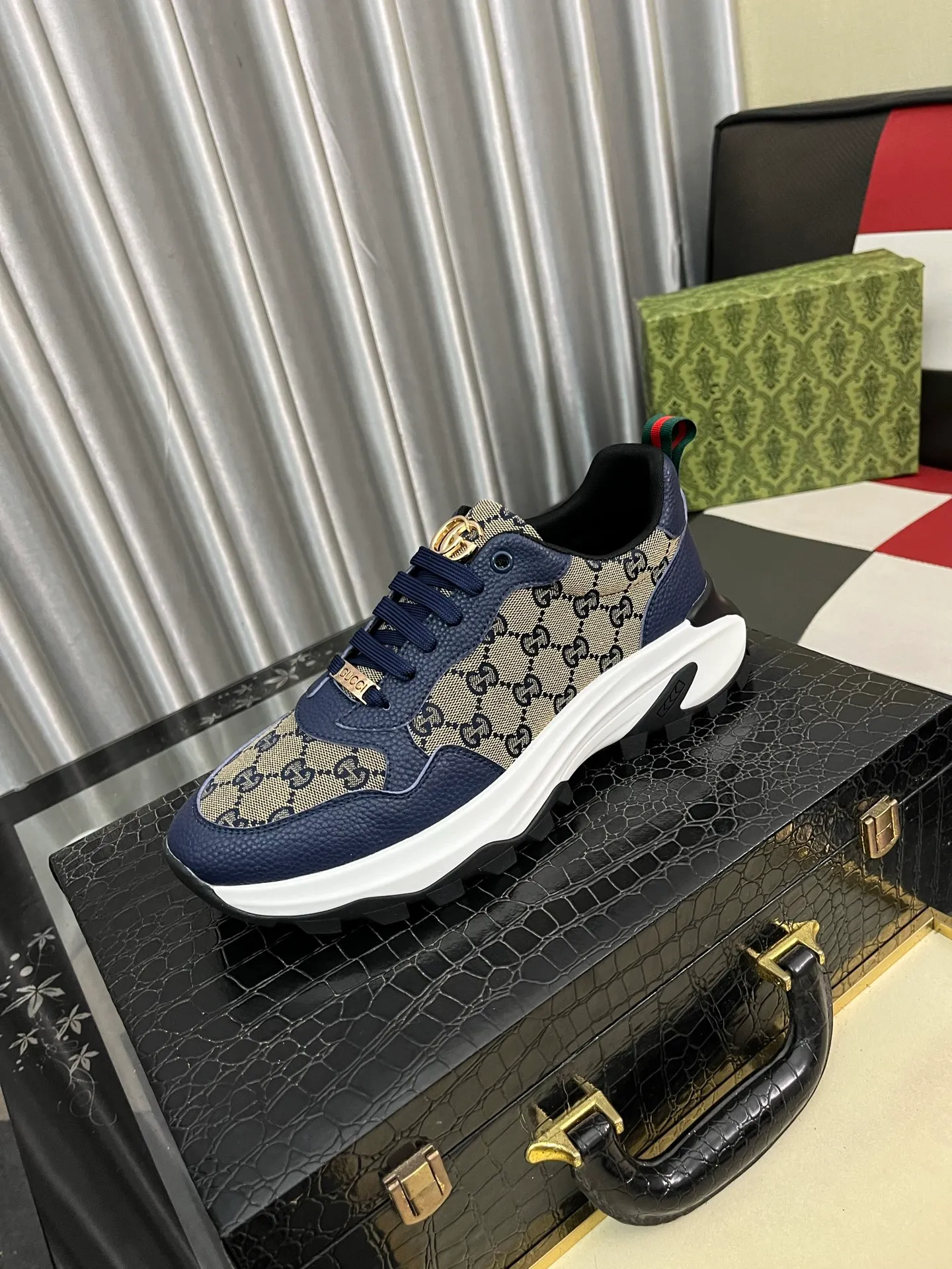 Men's shoes 💰458⌚️⌚️ Gucci •Gucci original quality. ~ Unique modern style sneakers. 🏃A must-have casual shoe for trendy men😍😍 Original brand imported from Italy, imported original leather, sheep lining (refuses to discolor and grind feet) Sole: Original sole provided by the original factory, French lazy style design ⚠️Fit to the feet, original quality attached, super comfortable original sole, code number: 38-444️⃣Colors available